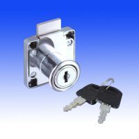 美力高五金制品廠-高要市金利鎮(zhèn)星西工業(yè)區(qū)-專業(yè)生產(chǎn)抽屜鎖、側(cè)面鎖、正面鎖、回爪螺母、麻雀臺、煙灰缸、七字吸盤板托系列-產(chǎn)品展廳